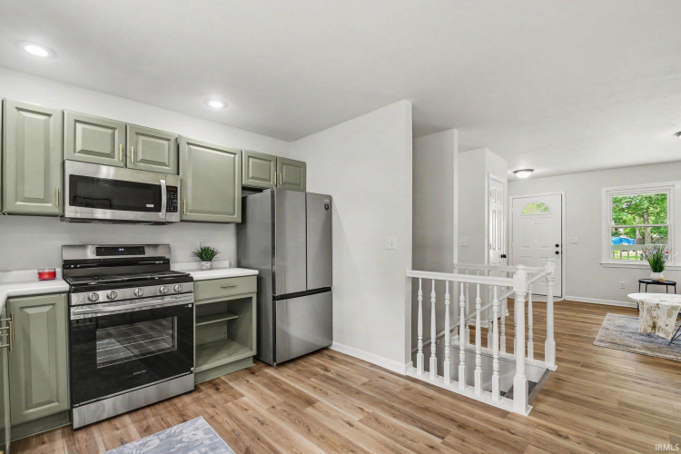 Listing Image 10