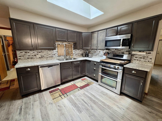 Listing Image 8