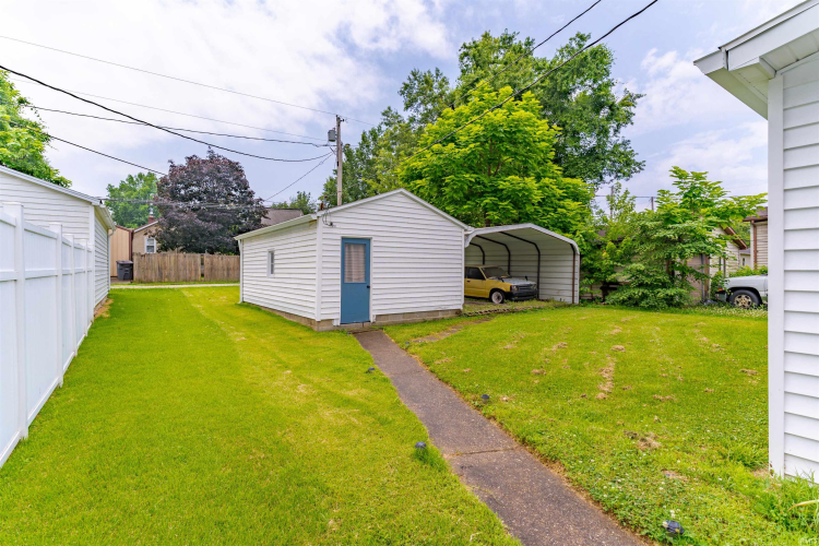 Listing Image 4