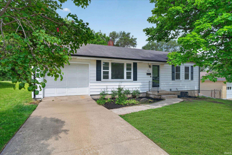 Listing Image 3