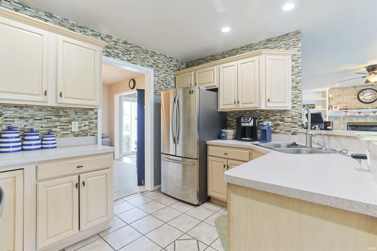 Listing Image 16