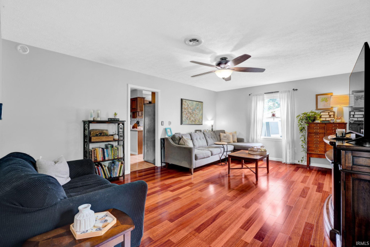 Listing Image 14