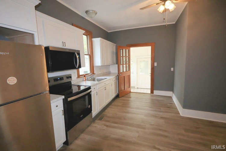 Listing Image 11