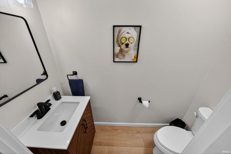Listing Image 12