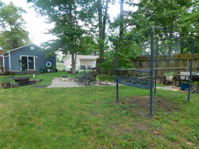 Listing Image 4