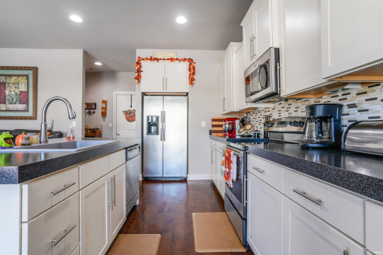 Listing Image 10