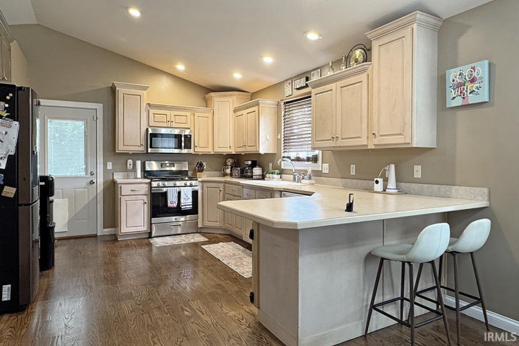 Listing Image 11