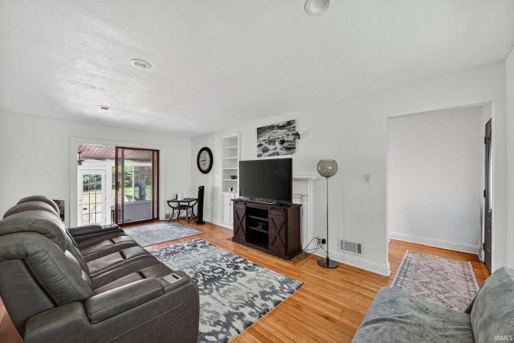Listing Image 14