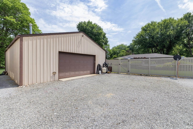 Listing Image 28