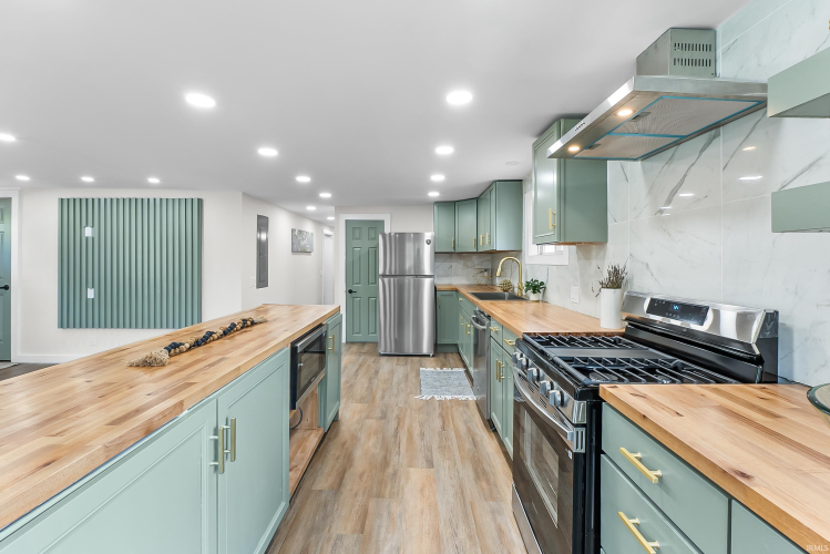 Listing Image 9