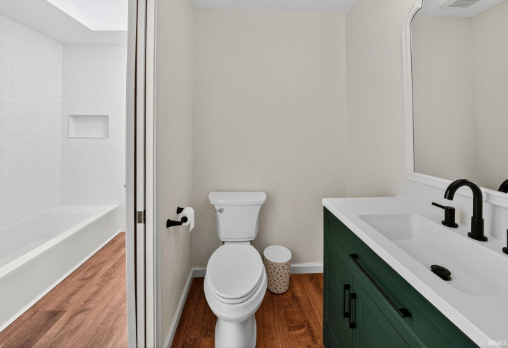 Listing Image 25