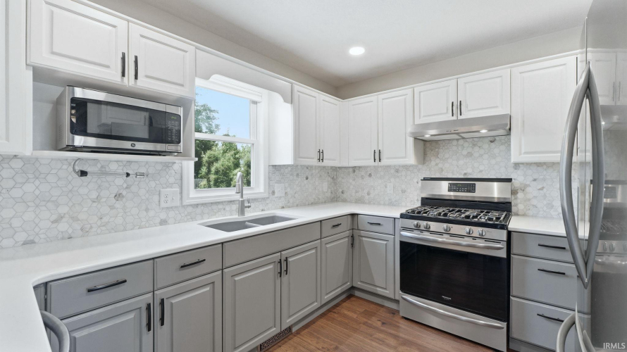 Listing Image 10