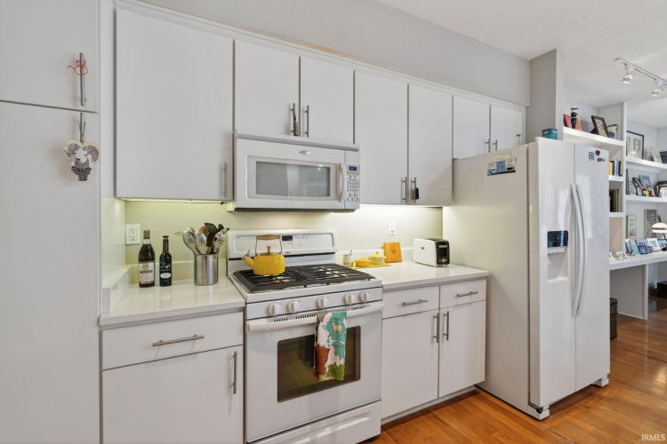 Listing Image 18