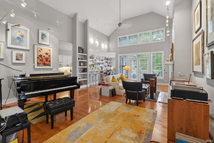 Listing Image 10