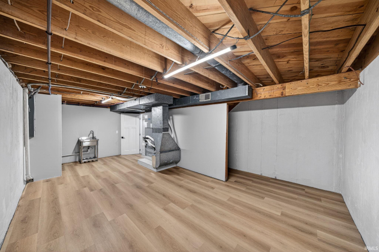 Listing Image 24