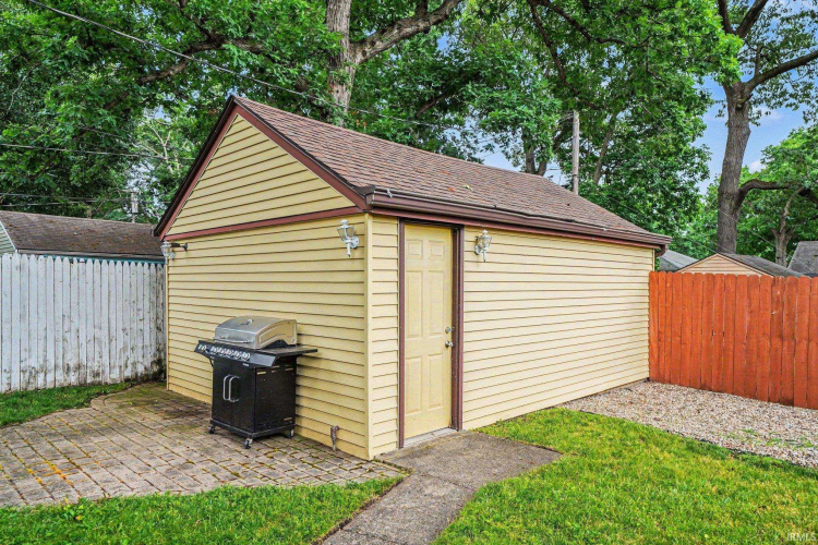 Listing Image 19