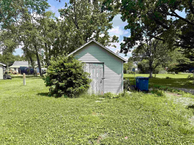 Listing Image 4