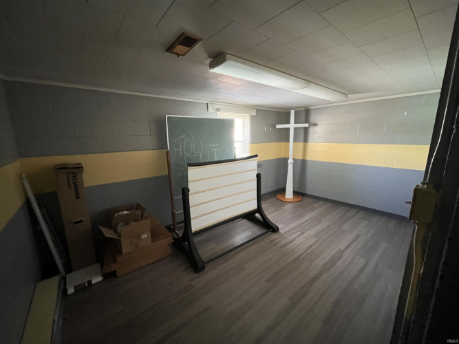 Listing Image 12