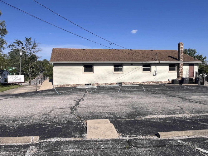 Listing Image 3