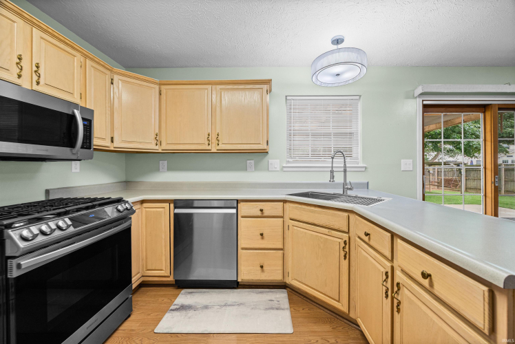 Listing Image 6