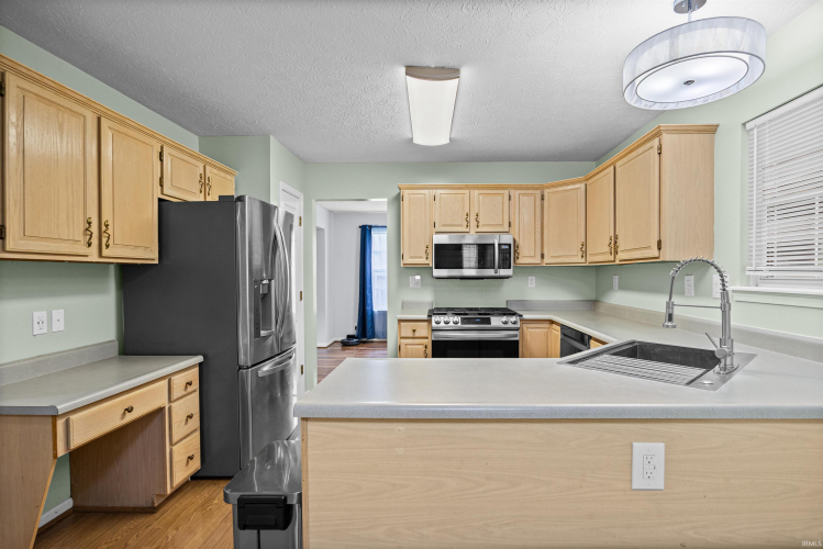 Listing Image 9