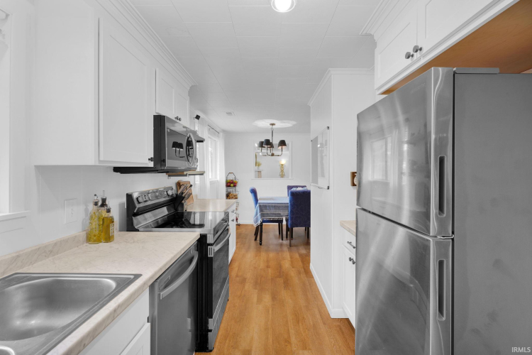 Listing Image 11