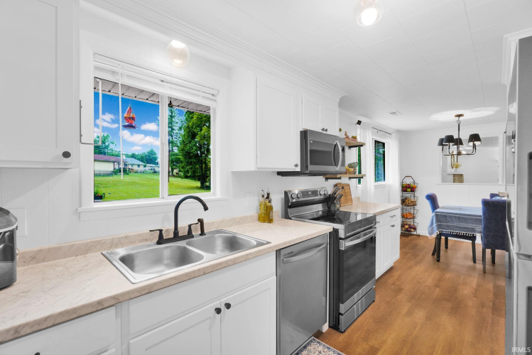 Listing Image 10