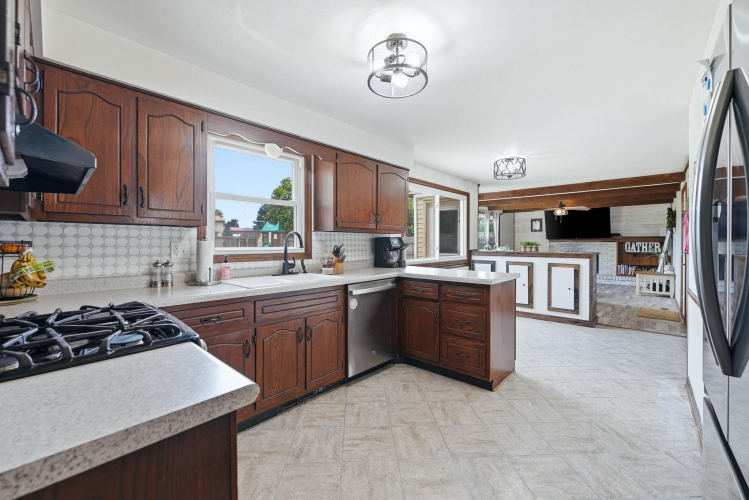 Listing Image 12