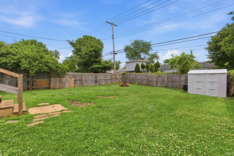 Listing Image 4