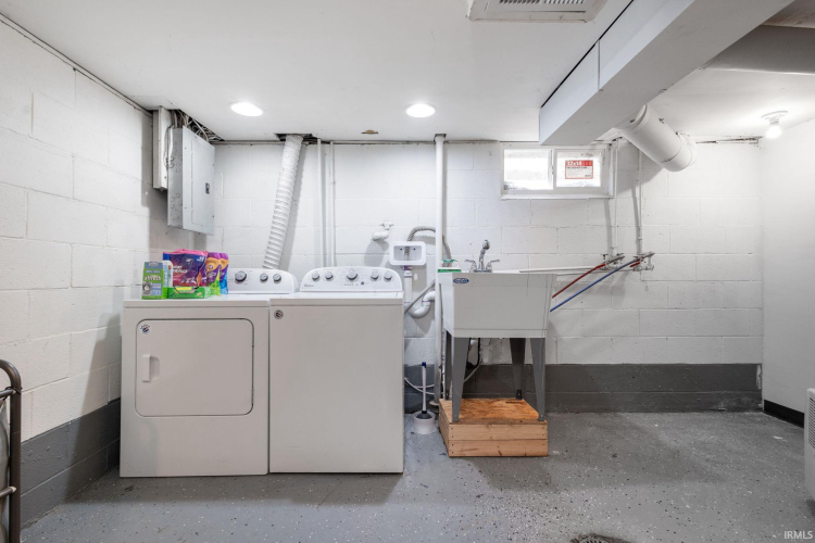 Listing Image 17