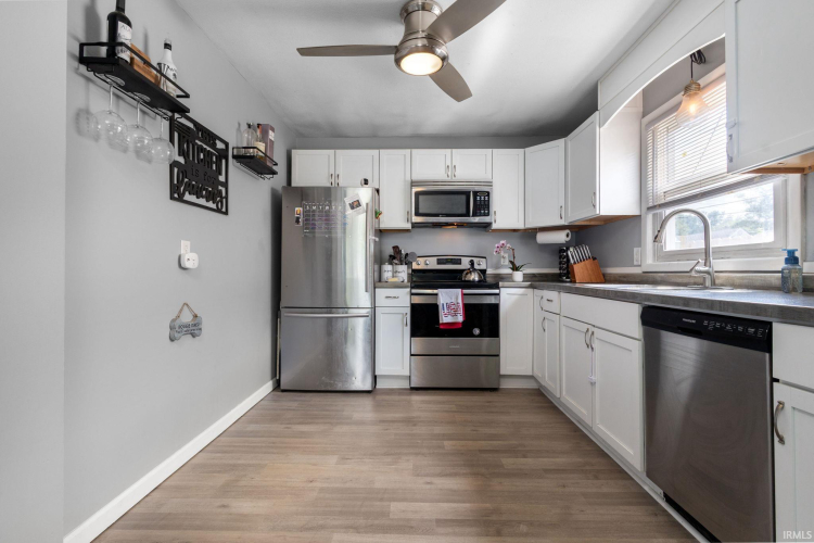 Listing Image 7