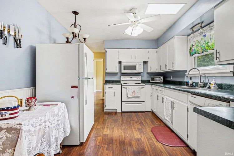Listing Image 13