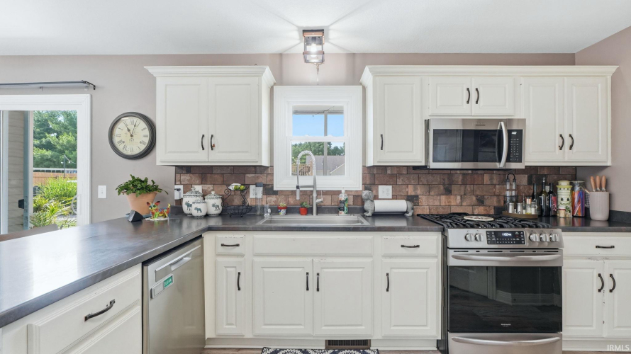 Listing Image 19
