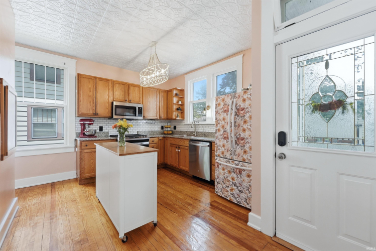 Listing Image 11