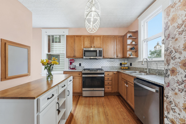 Listing Image 12