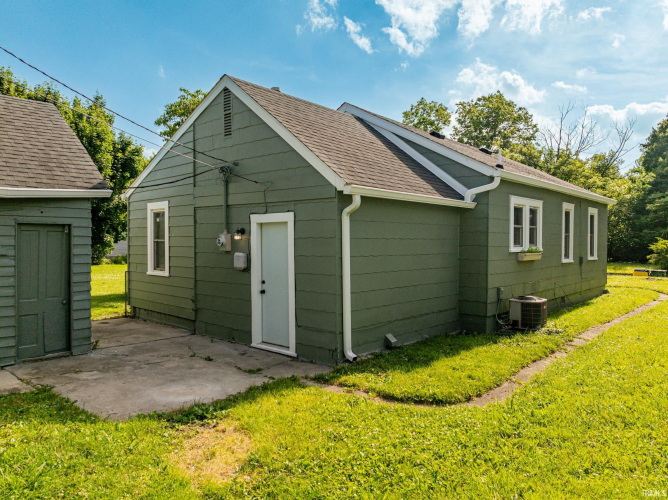 Listing Image 11