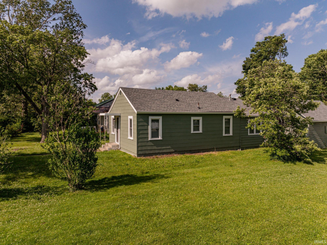 Listing Image 4