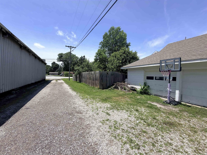 Listing Image 12