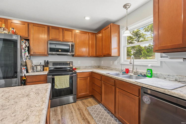 Listing Image 6