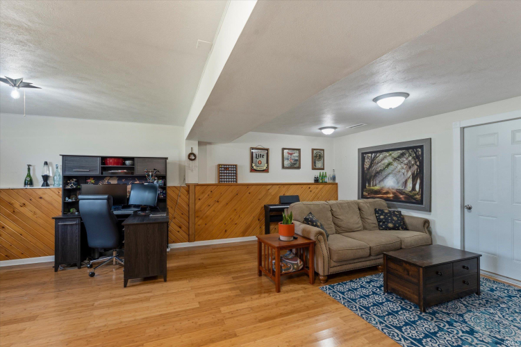 Listing Image 24