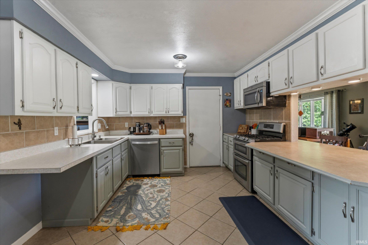 Listing Image 4