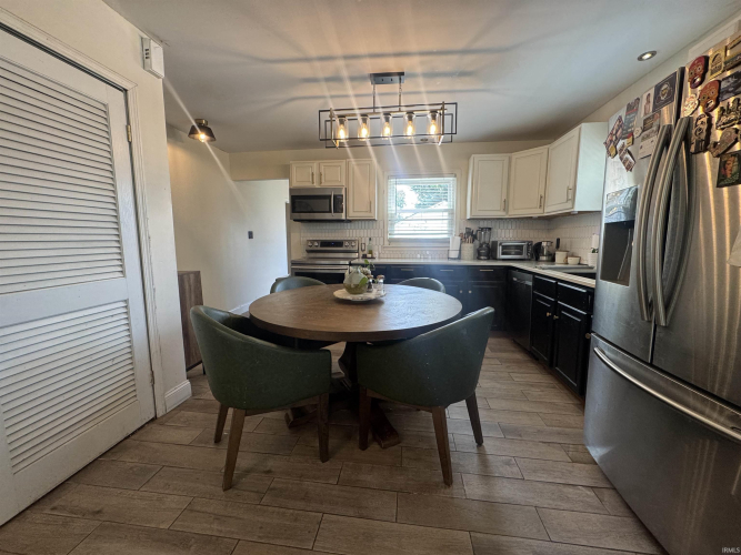 Listing Image 7