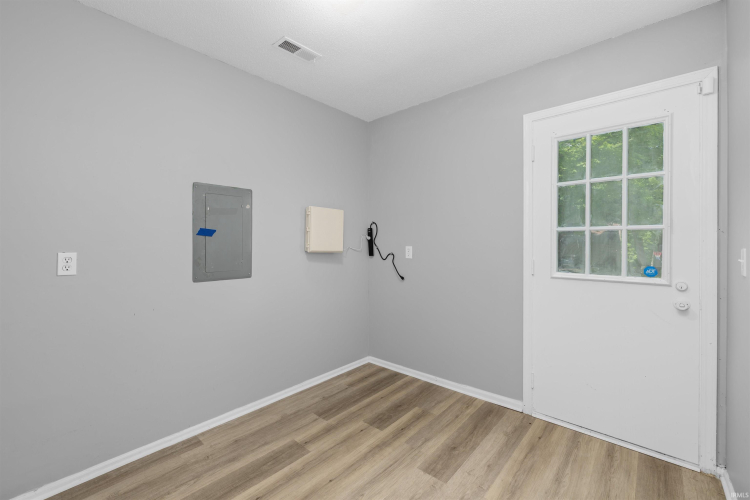 Listing Image 28
