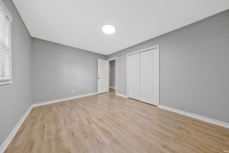 Listing Image 24