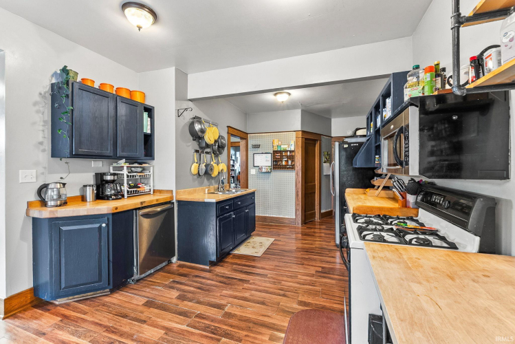 Listing Image 12