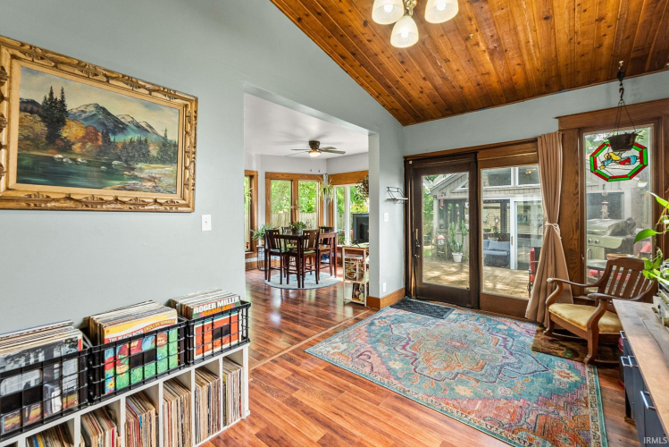 Listing Image 8