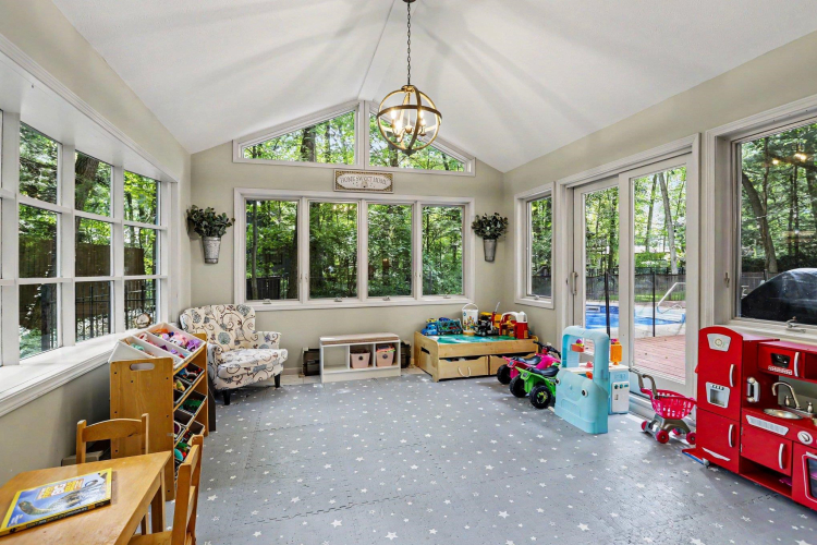 Listing Image 14