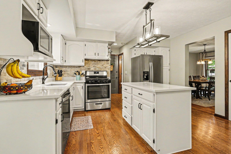 Listing Image 7