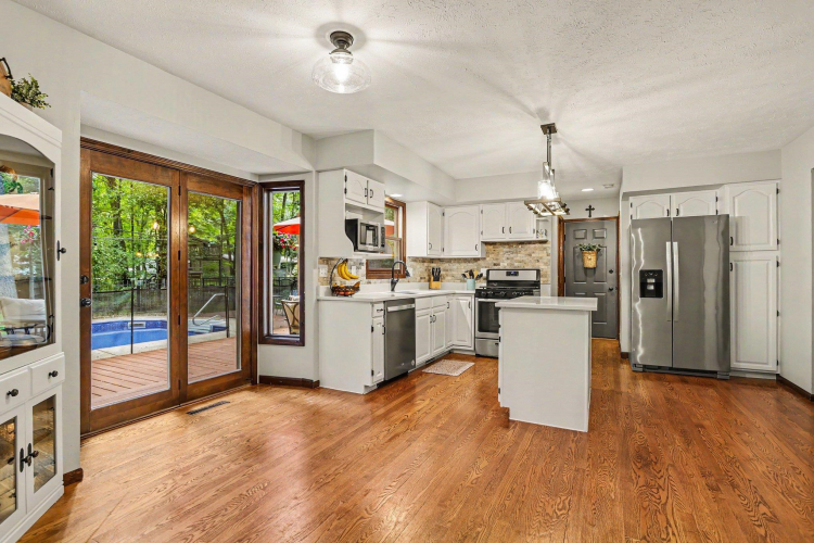 Listing Image 9