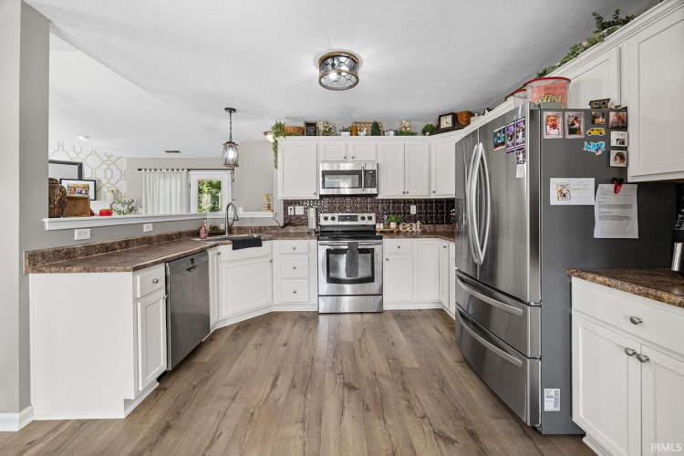 Listing Image 10